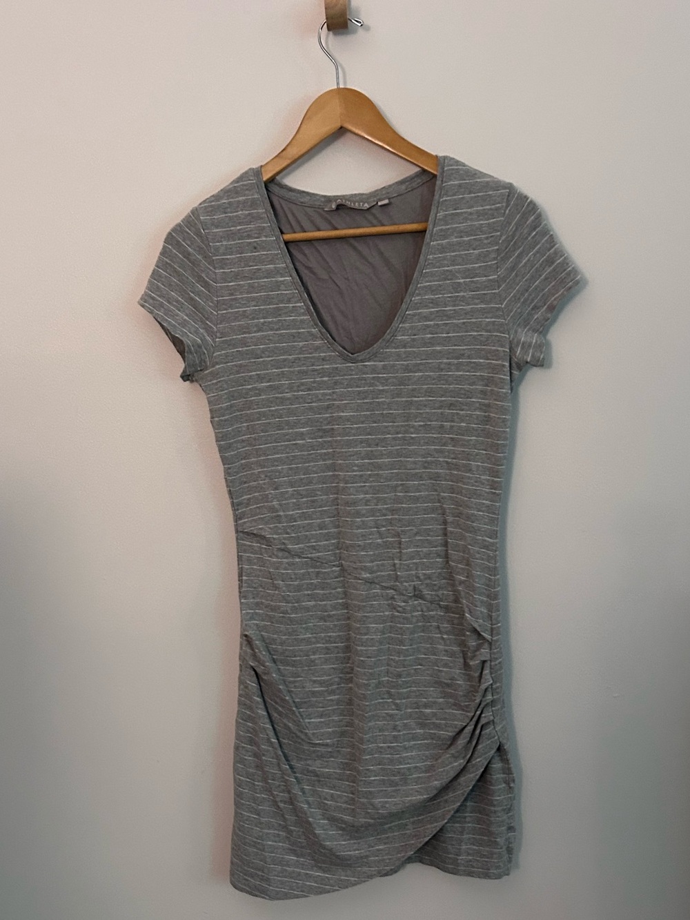 Athleta Gray Striped V-Neck Short Sleeve Tunic